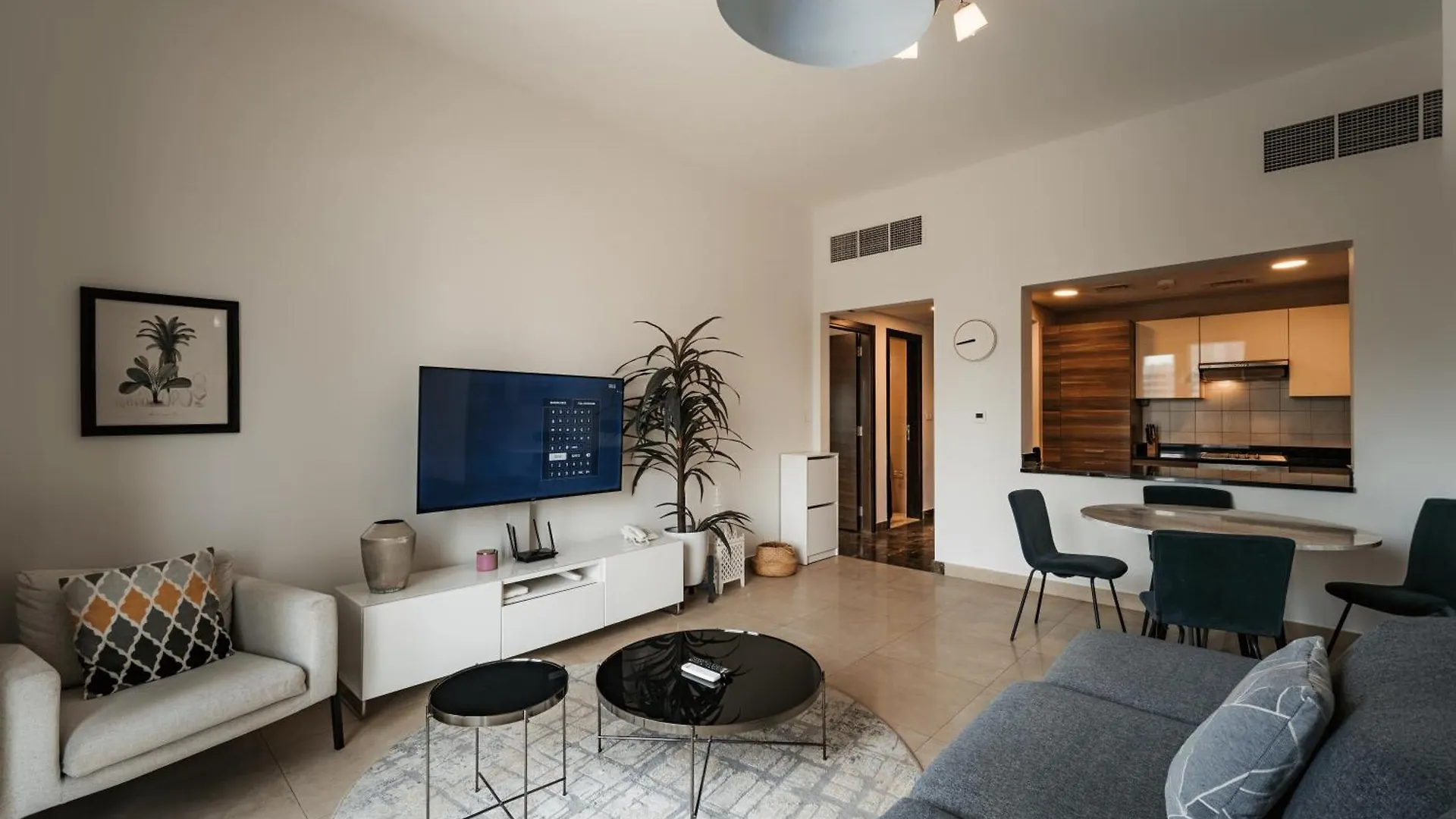 Izzzi - One Bedroom Apartment, Sparkle Tower دبي 0*,