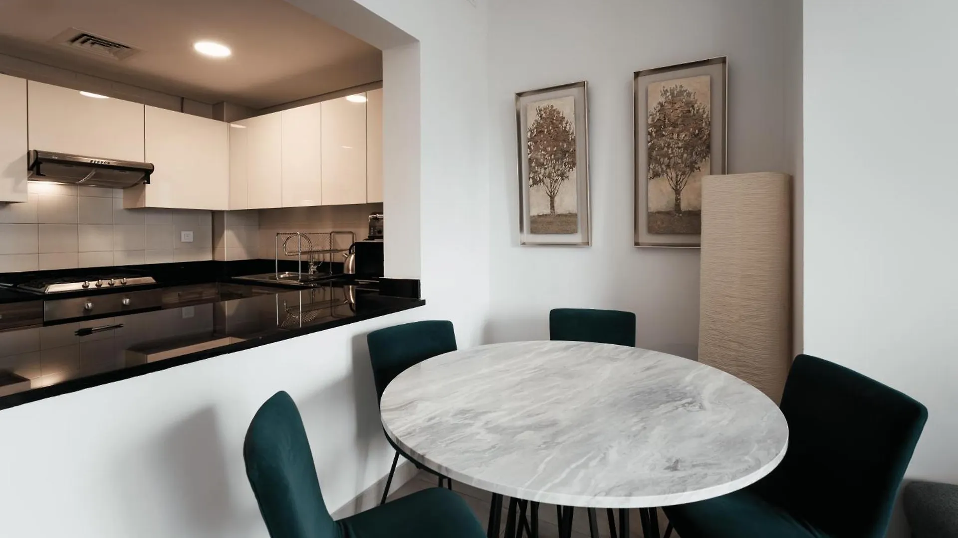 Izzzi - One Bedroom Apartment, Sparkle Tower دبي شقة