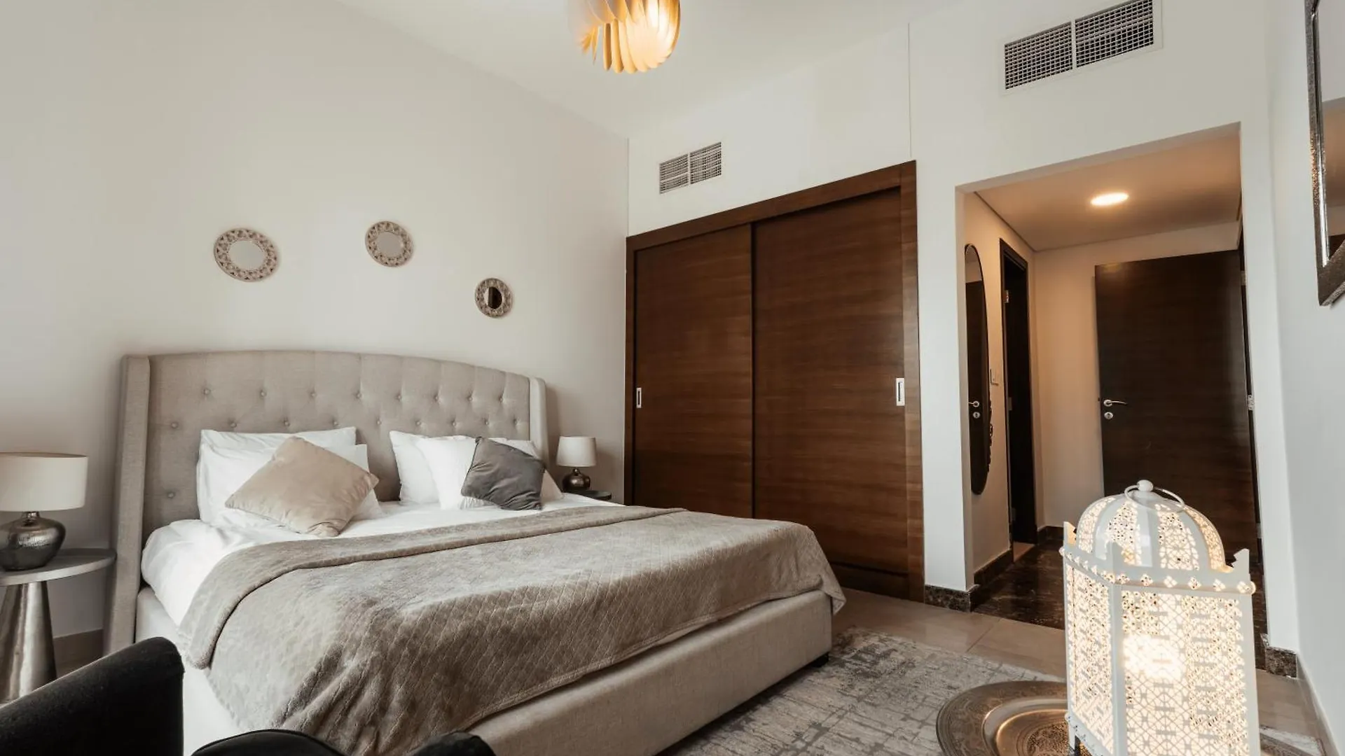 شقة Izzzi - One Bedroom Apartment, Sparkle Tower دبي